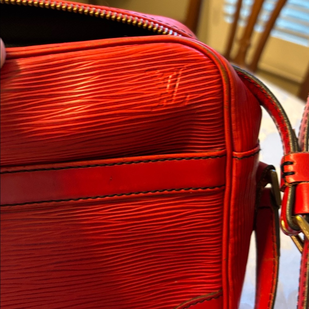 Red Louis Vuitton Trocadero Crossbody Shoulder Bag - Epi Leather - Picture 2 of 8